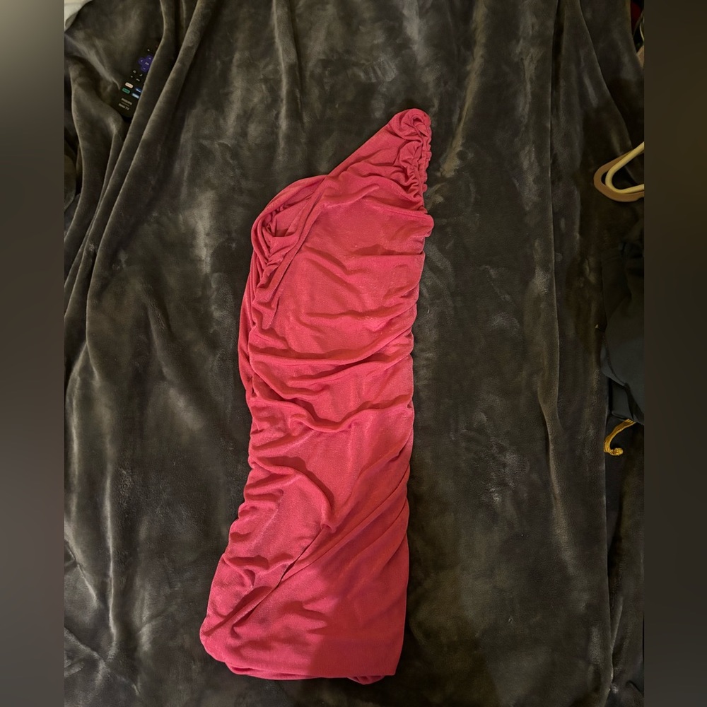 Pink one-shoulder fitted dress
